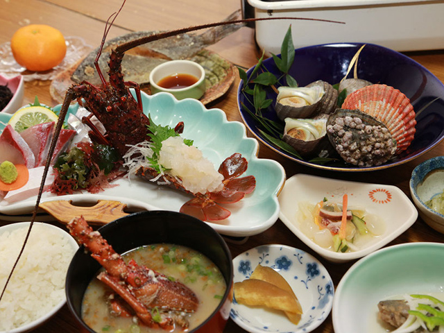 佐田岬での新鮮な魚介類をどうぞ。