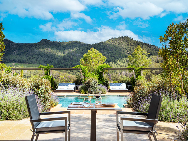 グラン・ホテル・マス・デン・ブルーノ プールサイドテラス