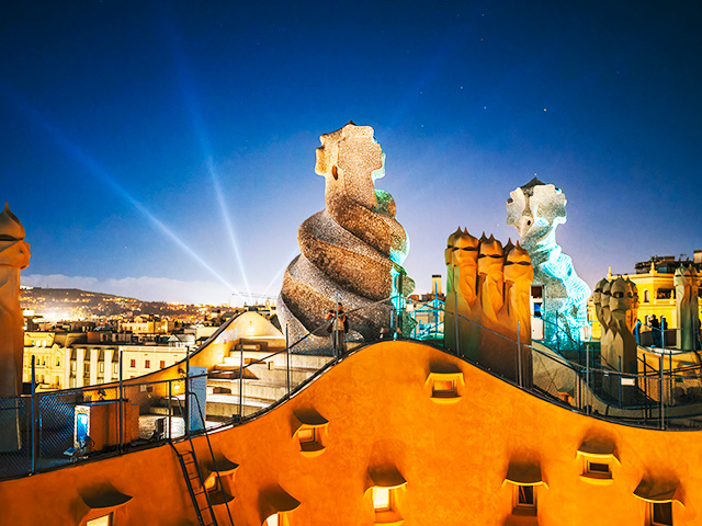 夜のカサ・ミラ