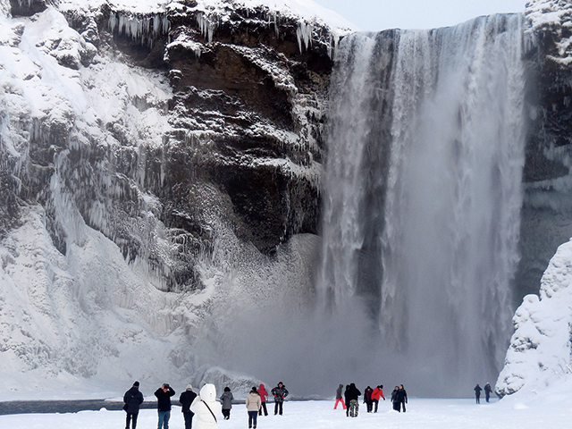 落差約60mのスコゥガフォス/©Viking Inc.<br />