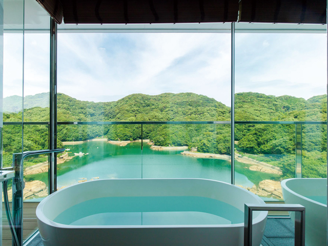 お部屋の浴室から見える眺めの一例
