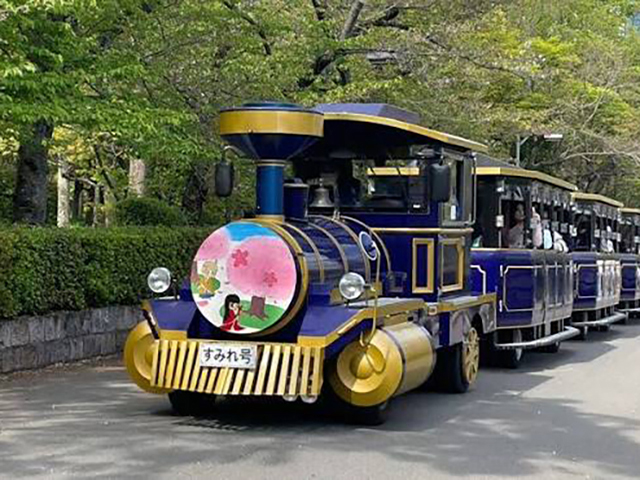大阪城公園はロードトレインで散策