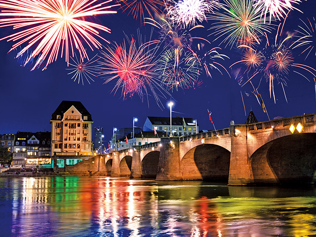 【ニューイヤー】新年を祝うスイス・バーゼルの花火(写真は合成です)