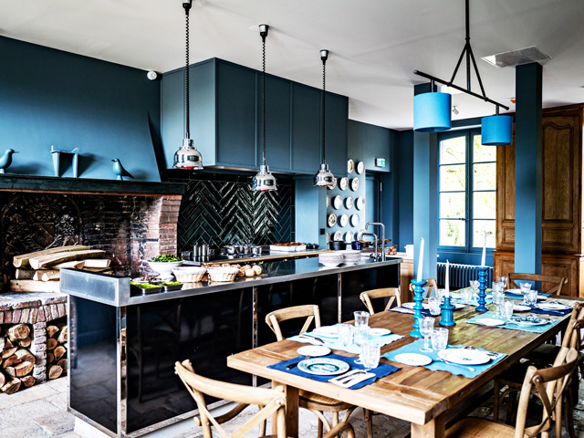 旧キッチンでプライベートディナー<br />
©Relais et Chateaux