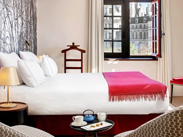 お部屋からシャンボード城を間近にのぞむ<br />
©Relais de Chambord