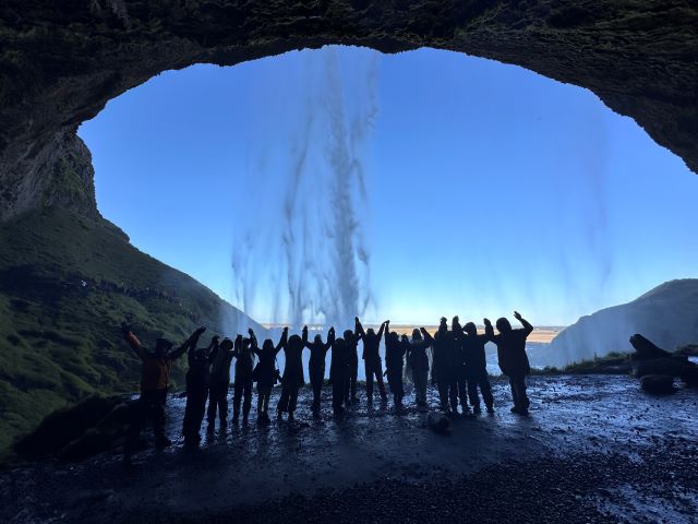 セリャラントスフォス(滝の裏にて) セリャラントスフォス(滝の裏にて)